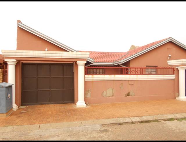 3 BEDROOM HOUSE TO LET IN DOBSONVILLE